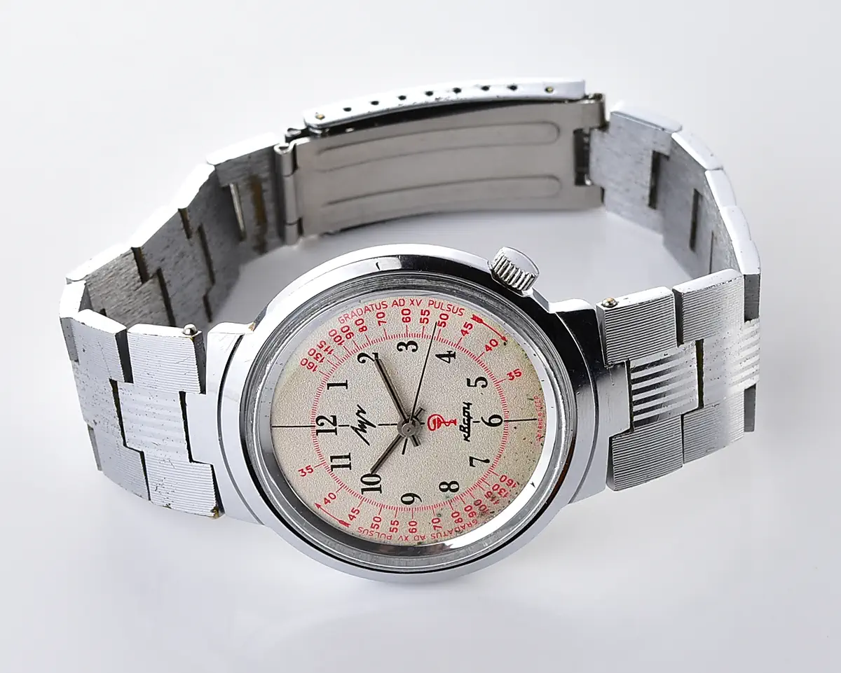 Vintage Soviet Luch Medicine quartz watch with pulse scale – doctor's dial - Image 6