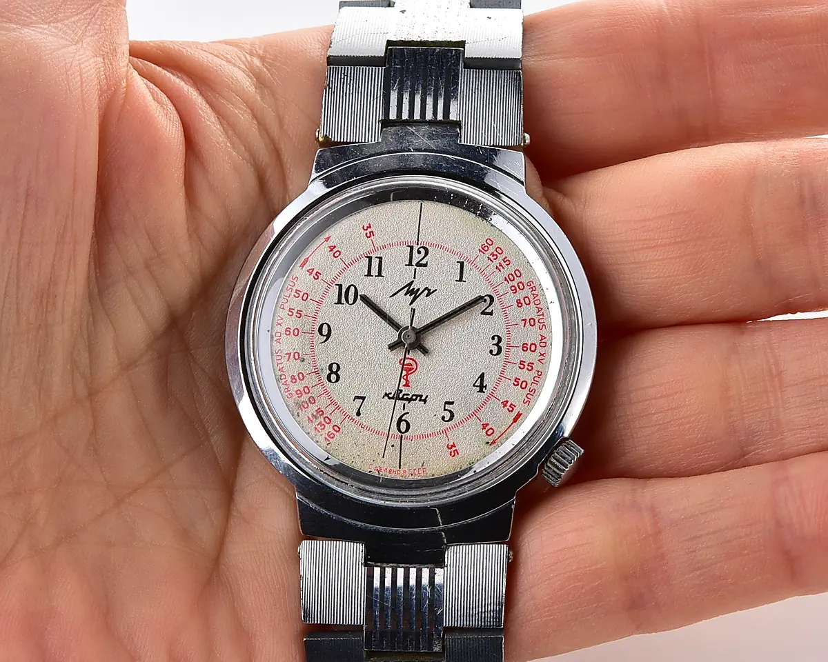 Vintage Soviet Luch Medicine quartz watch with pulse scale – doctor's dial - Image 7
