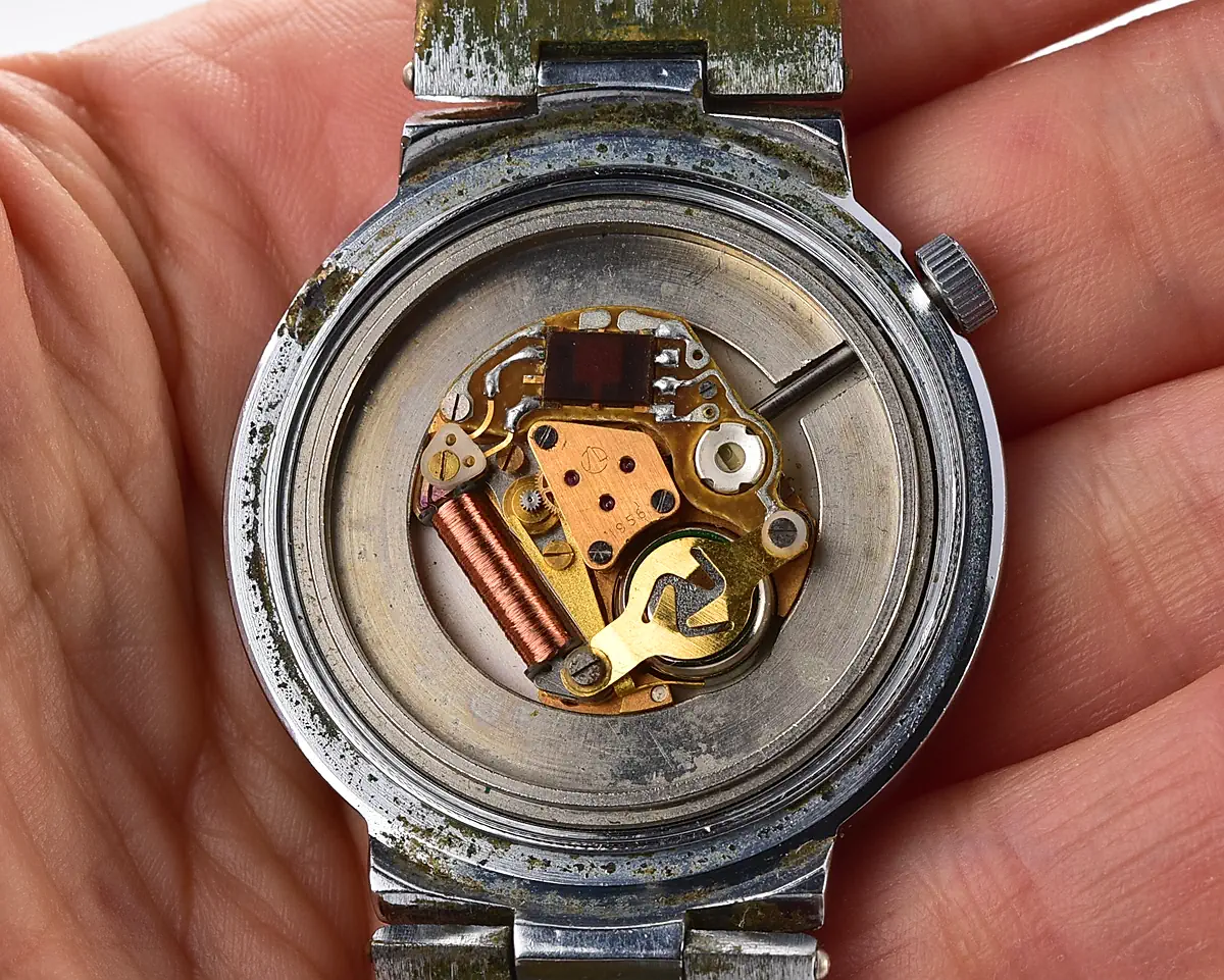 Vintage Soviet Luch "Medicine" quartz watch – with pulse scale! - Image 13