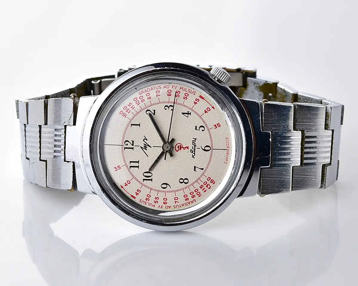 Vintage Soviet Luch "Medicine" quartz watch – with pulse scale! - Image 9