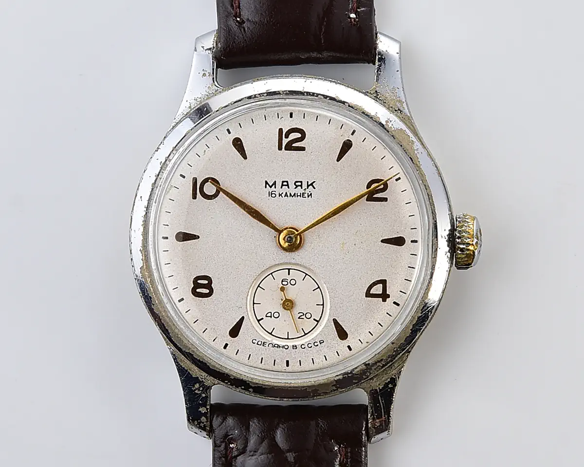 Vintage Soviet Mayak mechanical watch in hermetic case, 1MChZ, from 1950s - Image 8
