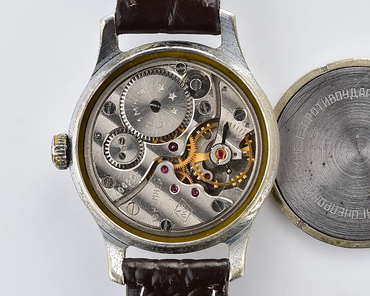 Vintage Soviet Mayak mechanical watch in hermetic case, 1MChZ, from 1950s - Image 10