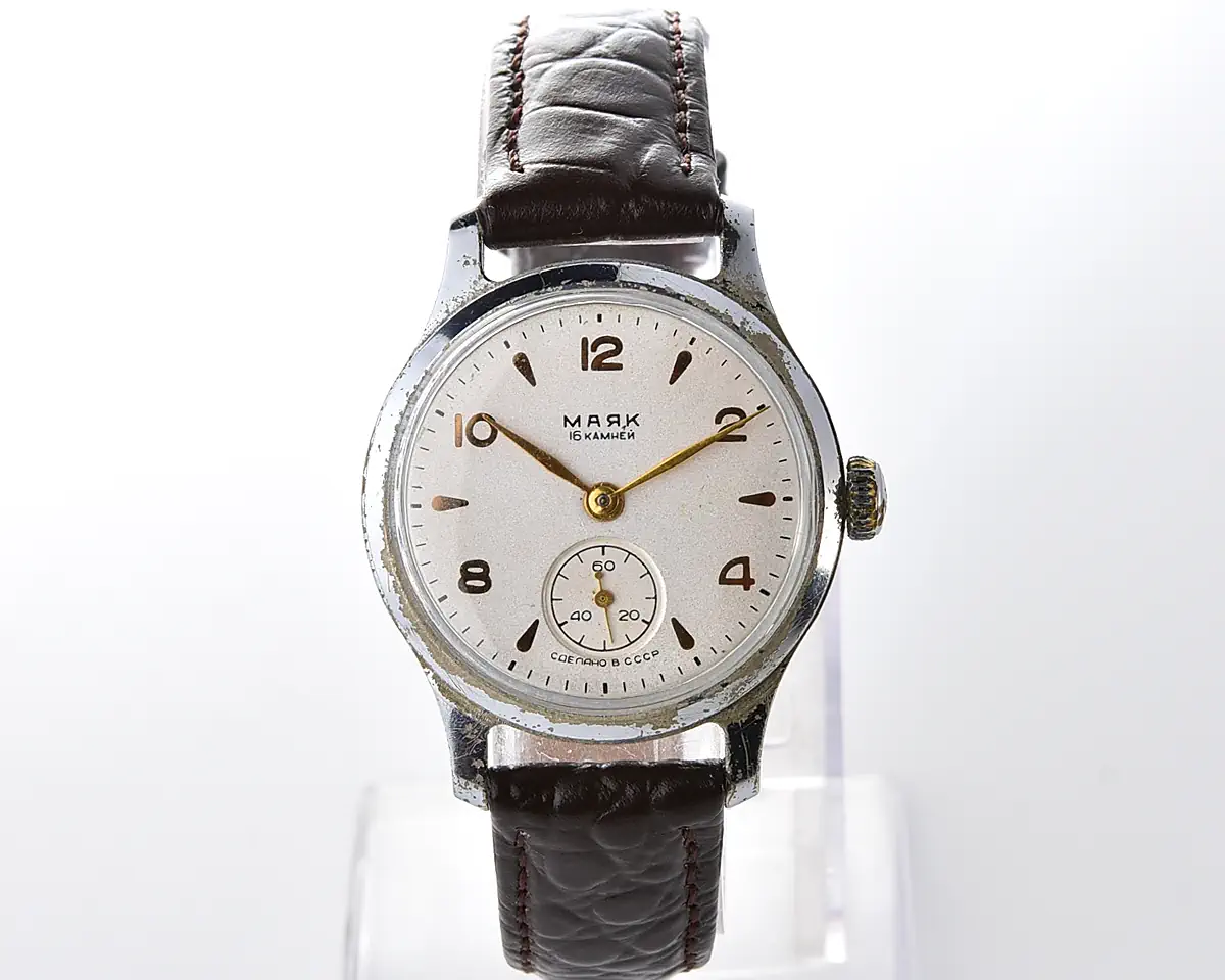 Vintage Soviet Mayak mechanical watch in hermetic case, 1MChZ, from 1950s - Image 2