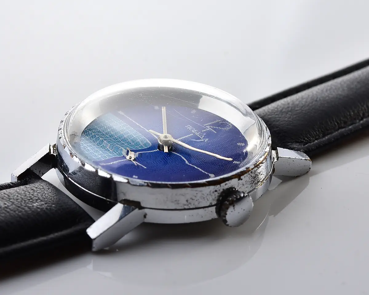Vintage Soviet Pobeda mechanical watch, ZiM factory – blue textured dial with turquoise grid quadrant and small seconds, from the 1970s-80s - Image 10