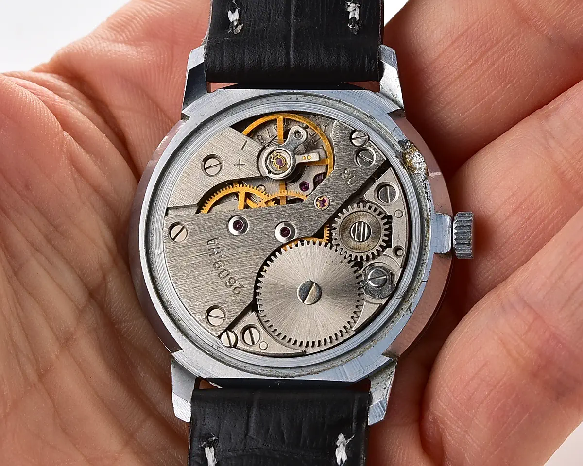 Vintage Soviet Raketa "Big Zero" smaller version with cream dial and bold black numerals - Image 12