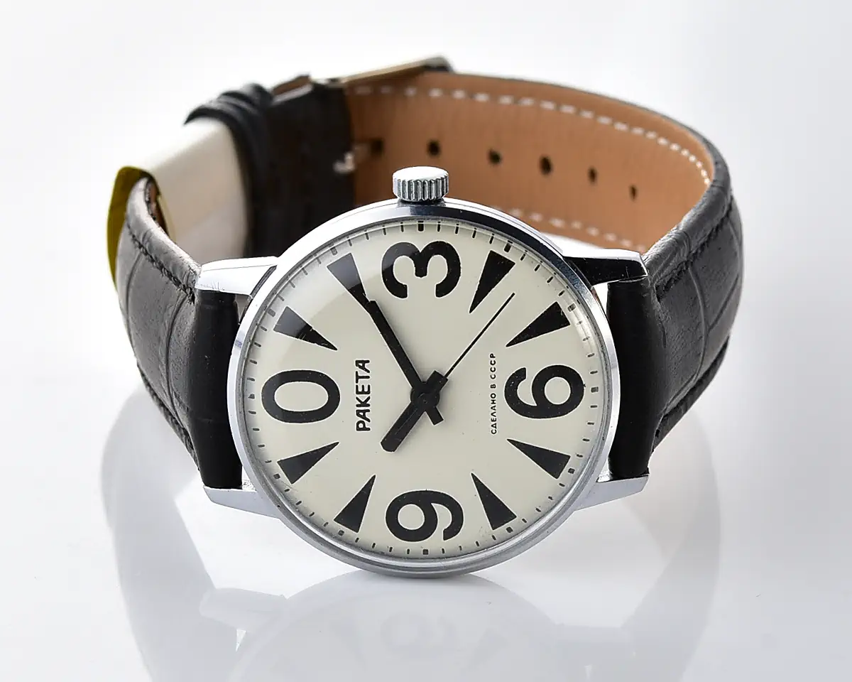 Vintage Soviet Raketa "Big Zero" smaller version with cream dial and bold black numerals - Image 6