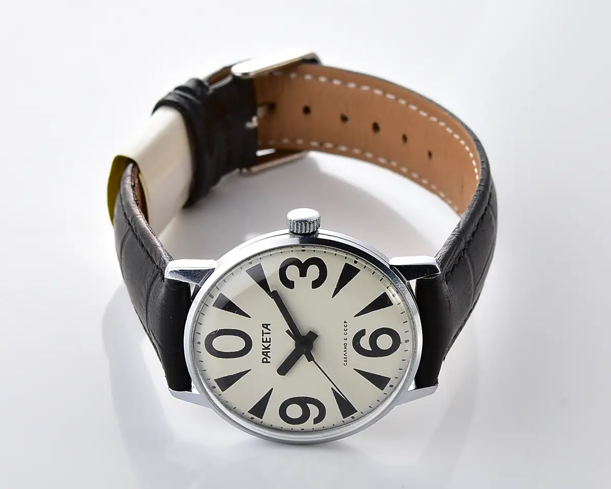 Vintage Soviet Raketa "Big Zero" smaller version with cream dial and bold black numerals - Image 5