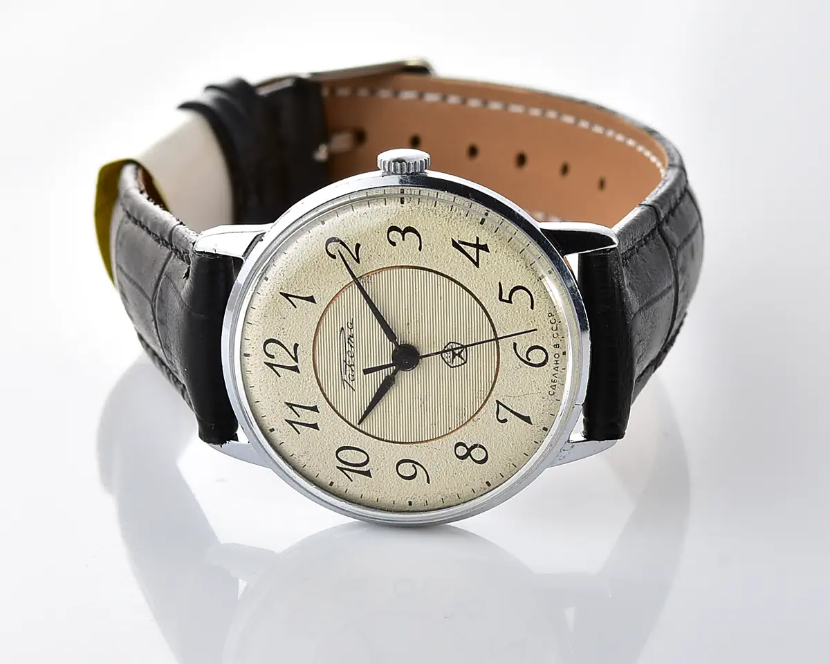 Vintage Soviet Raketa mechanical watch with cream two-tone dial and Breguet-style Arabic numerals, 1970s-80s - Image 6