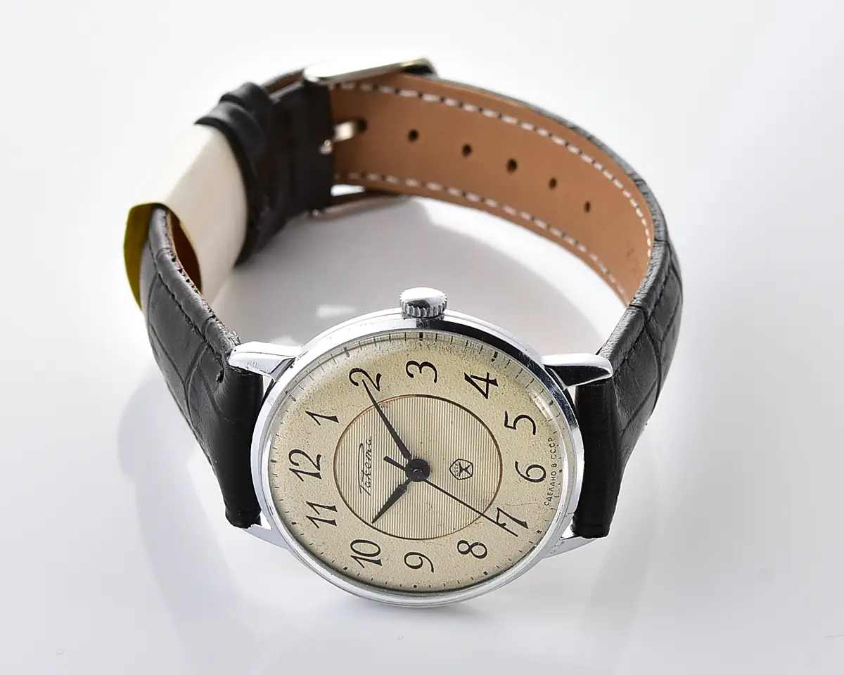 Vintage Soviet Raketa mechanical watch with cream two-tone dial and Breguet-style Arabic numerals, 1970s-80s - Image 7