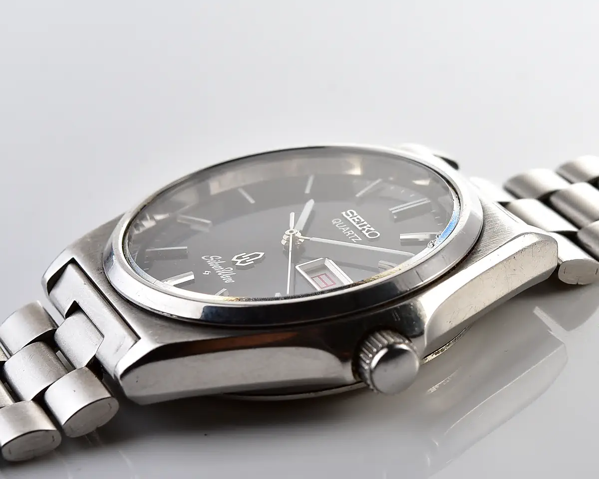 Vintage Seiko SilverWave Quartz – Navy Blue Dial Day-Date from December 1982 - Image 10