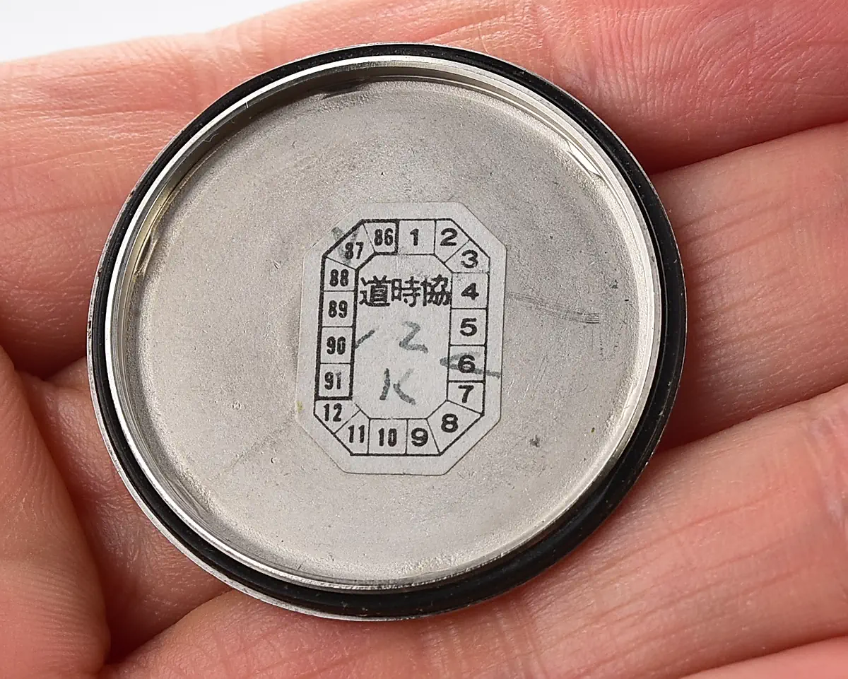 Vintage Seiko SilverWave Quartz – Navy Blue Dial Day-Date from December 1982 - Image 15