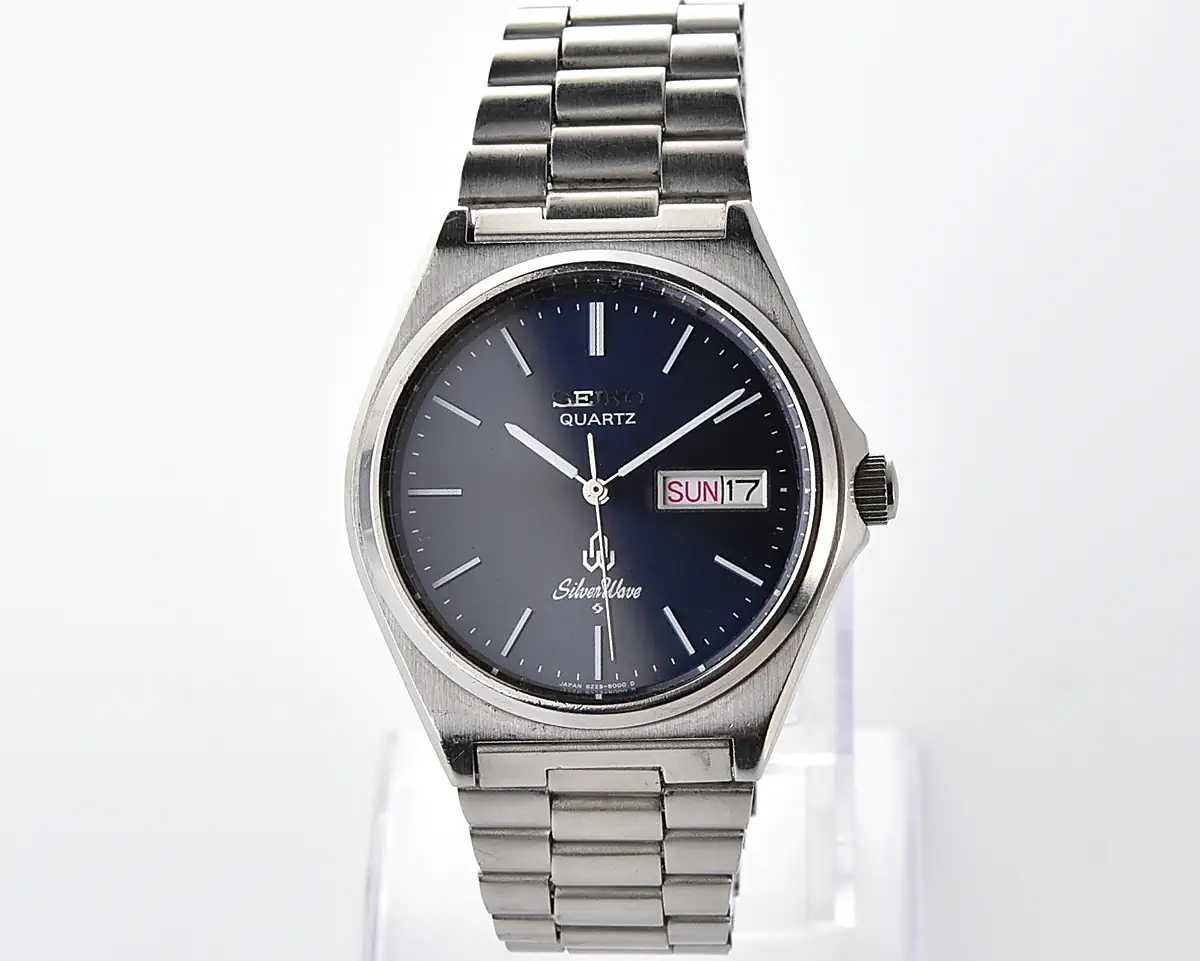 Vintage Seiko SilverWave Quartz – Navy Blue Dial Day-Date from December 1982 - Image 2