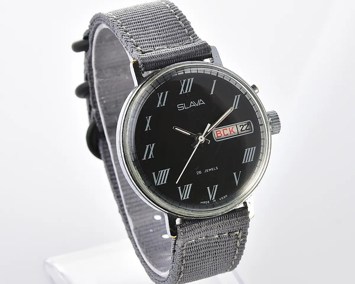 Slava Soviet mechanical watch with black dial and Roman numerals, day & date, 26 jewels, from the 1980s - Image 3