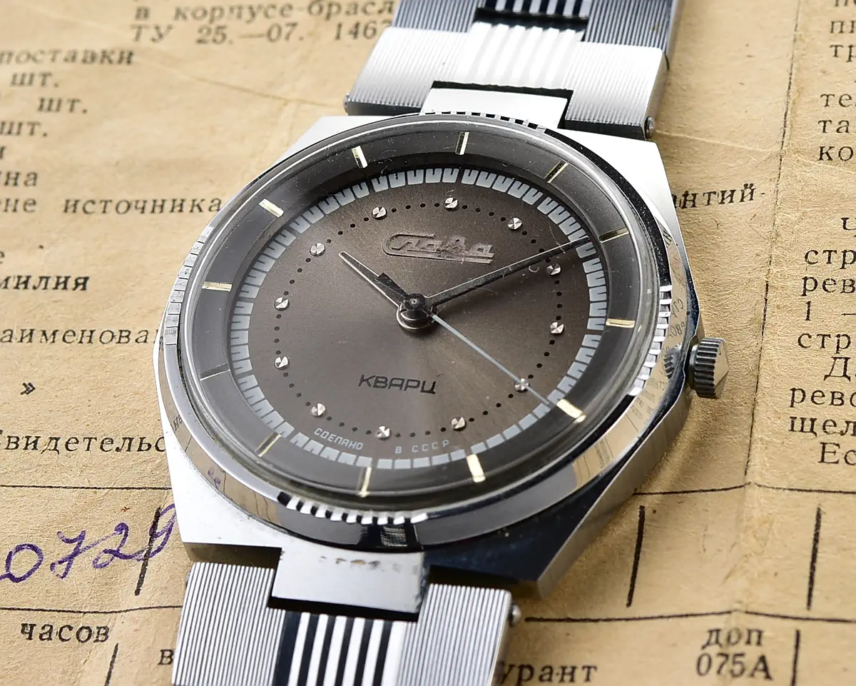 Slava Soviet quartz watch on integrated steel bracelet - complete with box & passport, from February 1985 - Image 10