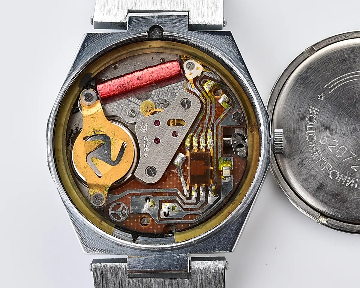 Slava Soviet quartz watch on integrated steel bracelet - complete with box & passport, from February 1985 - Image 18