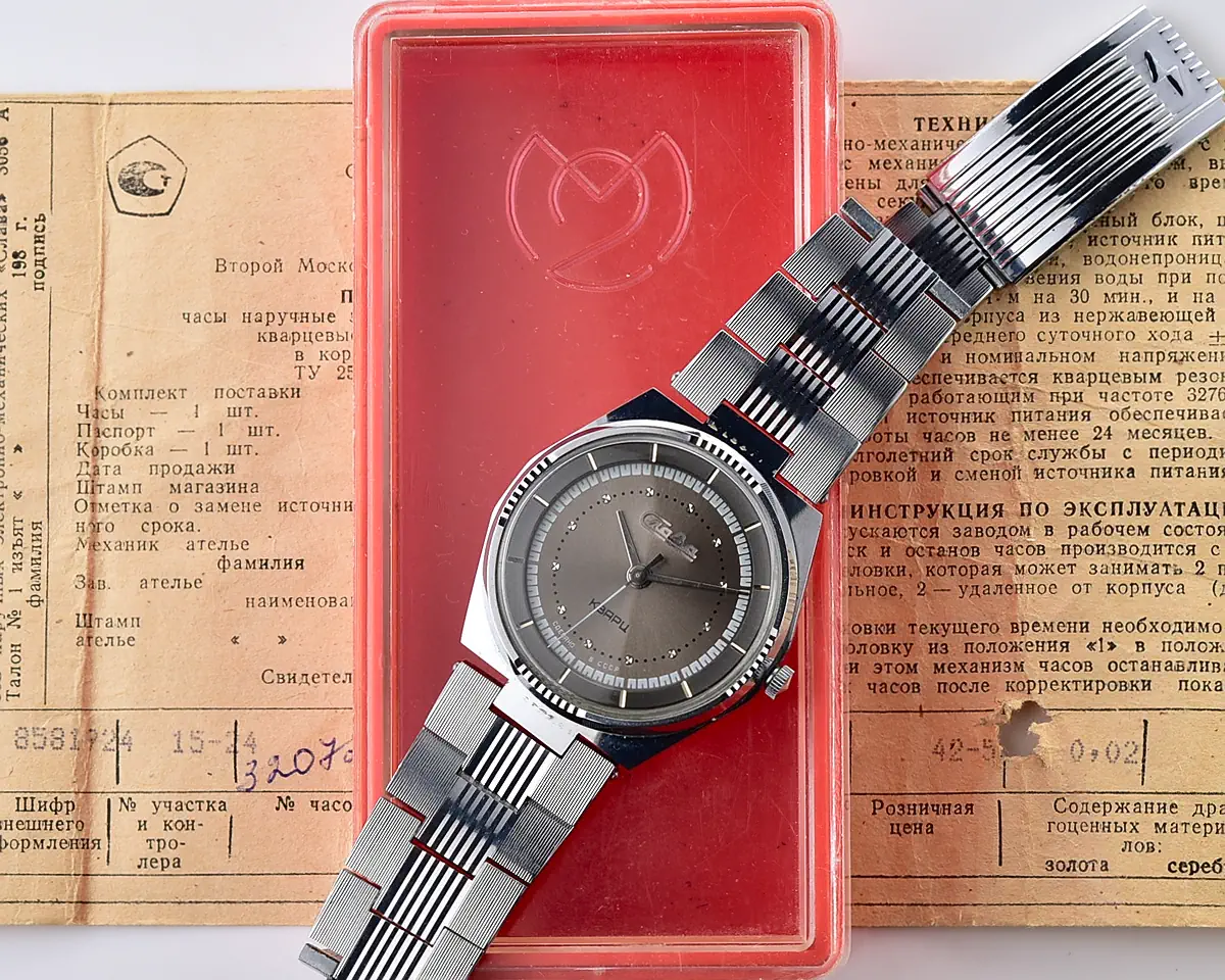 Slava Soviet quartz watch on integrated steel bracelet - complete with box & passport, from February 1985