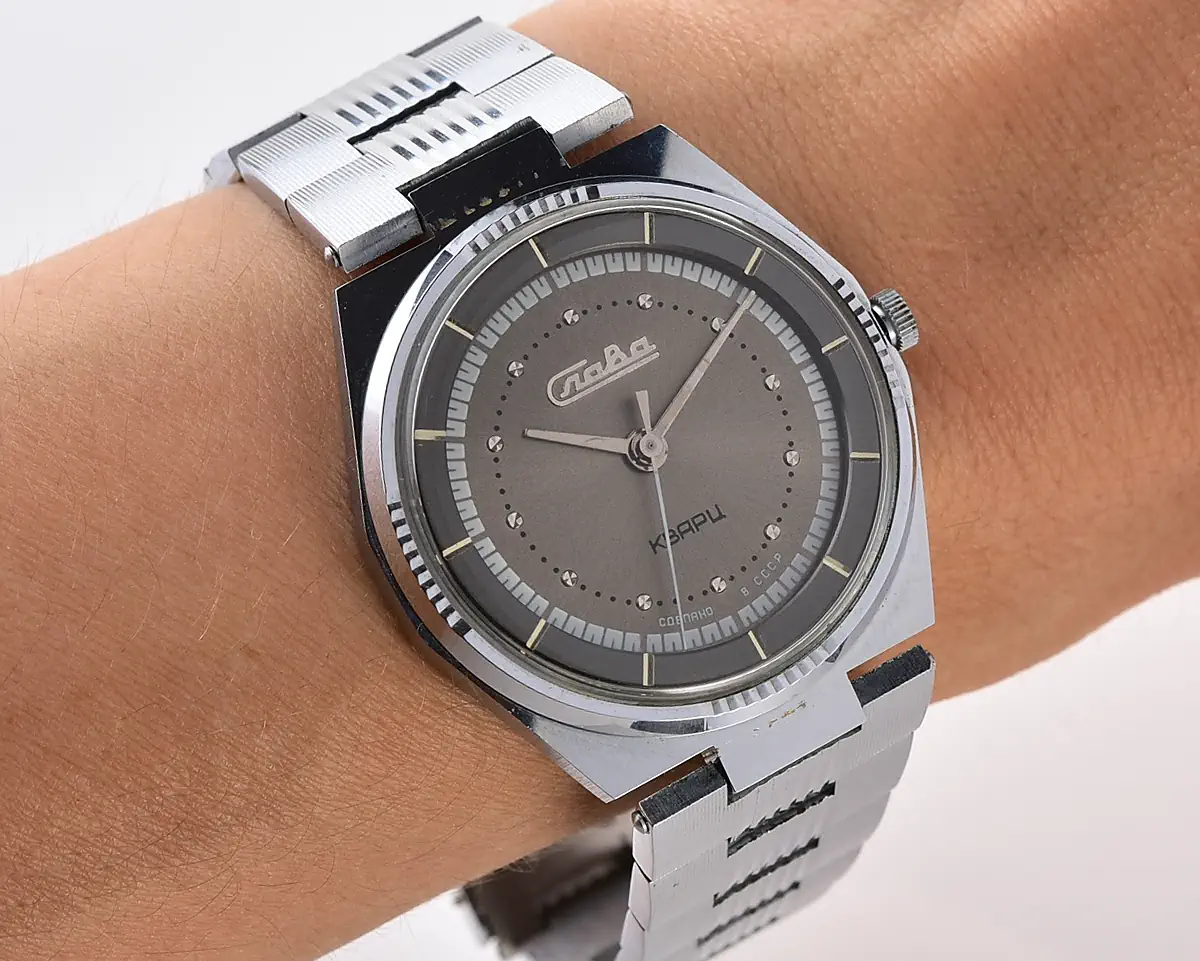 Slava Soviet quartz watch on integrated steel bracelet - complete with box & passport, from February 1985 - Image 7