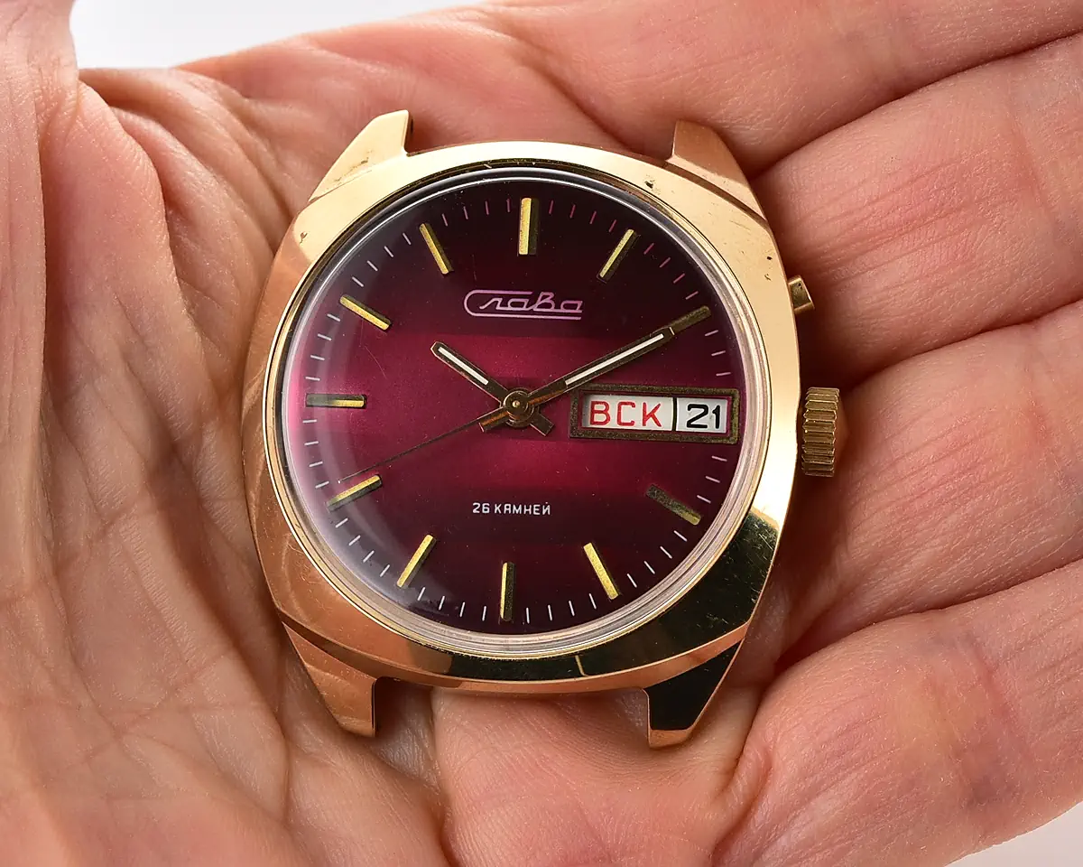 Cushion-case Slava Soviet gold-plated mechanical watch with burgundy dial, day & date, 26 jewels – with box, presented by the Kiev Military District command in December 1981 - Image 10
