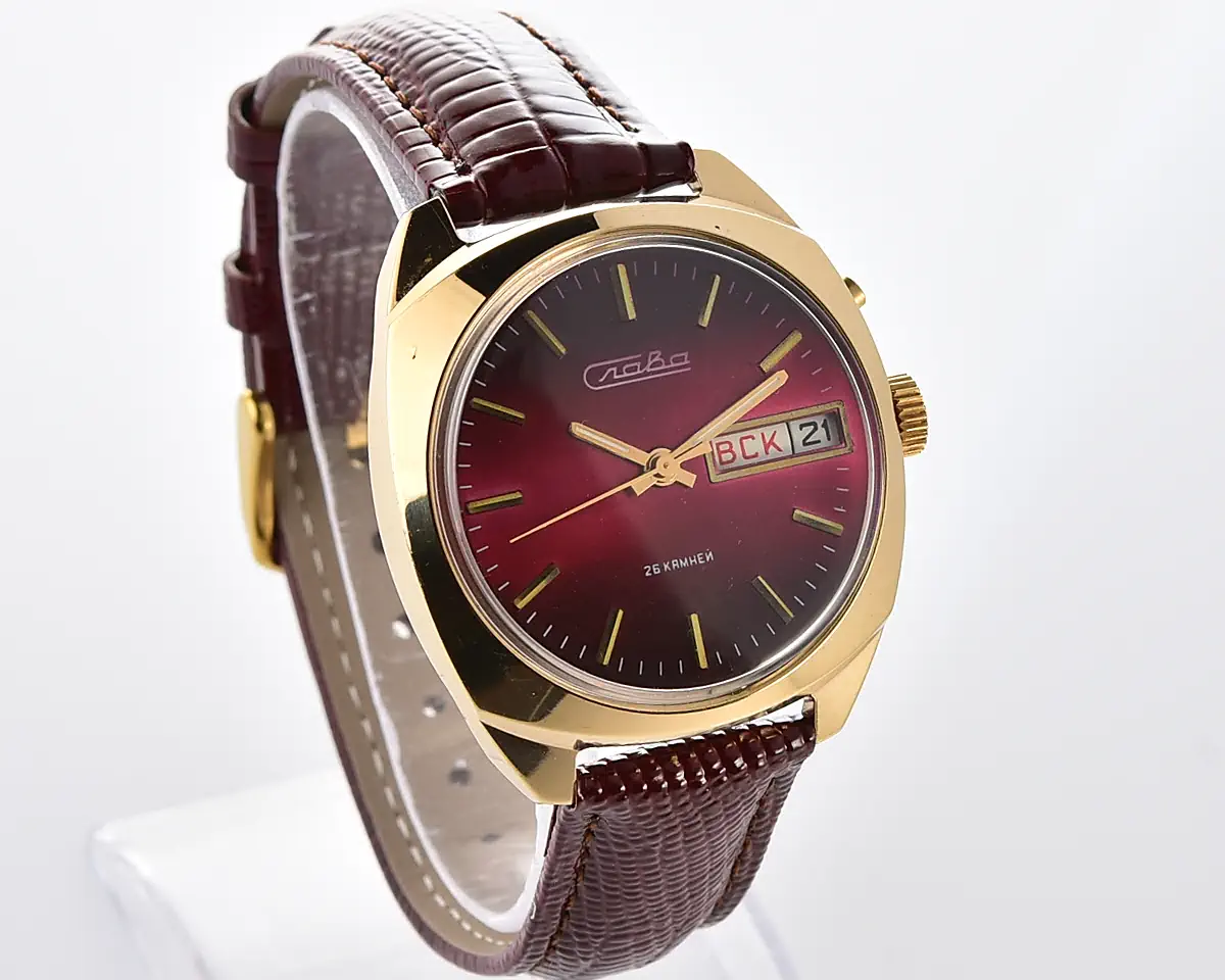 Cushion-case Slava Soviet gold-plated mechanical watch with burgundy dial, day & date, 26 jewels – with box, presented by the Kiev Military District command in December 1981 - Image 3