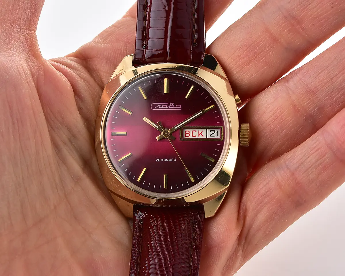 Cushion-case Slava Soviet gold-plated mechanical watch with burgundy dial, day & date, 26 jewels – with box, presented by the Kiev Military District command in December 1981 - Image 7