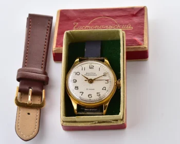 Vintage Vostok gold-plated Soviet wristwatch with 22 jewels precision movement - complete with Chistopol factory box