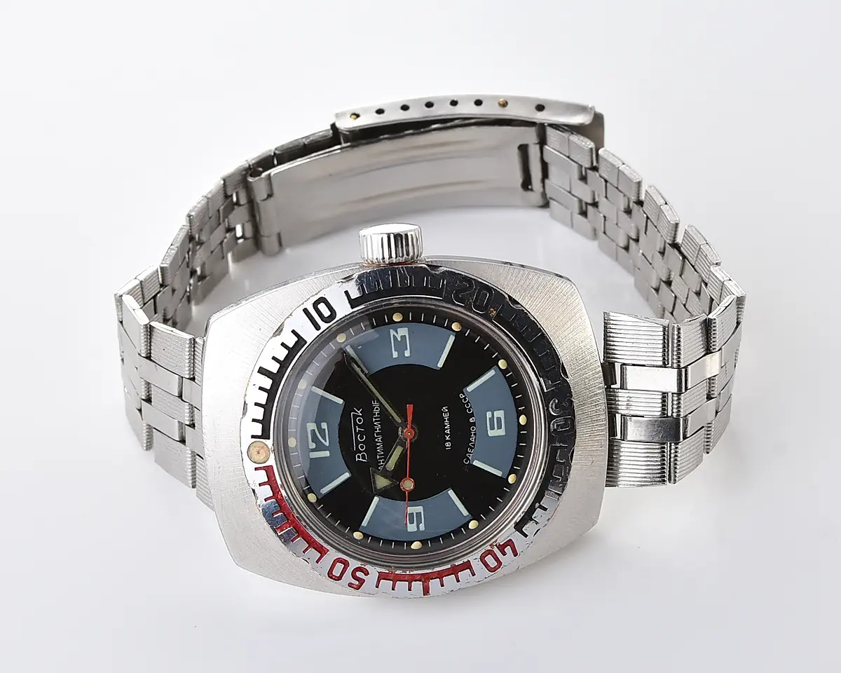 Soviet Vostok Amphibia tonneau mechanical watch – black and blue dial, steel bracelet - Image 5
