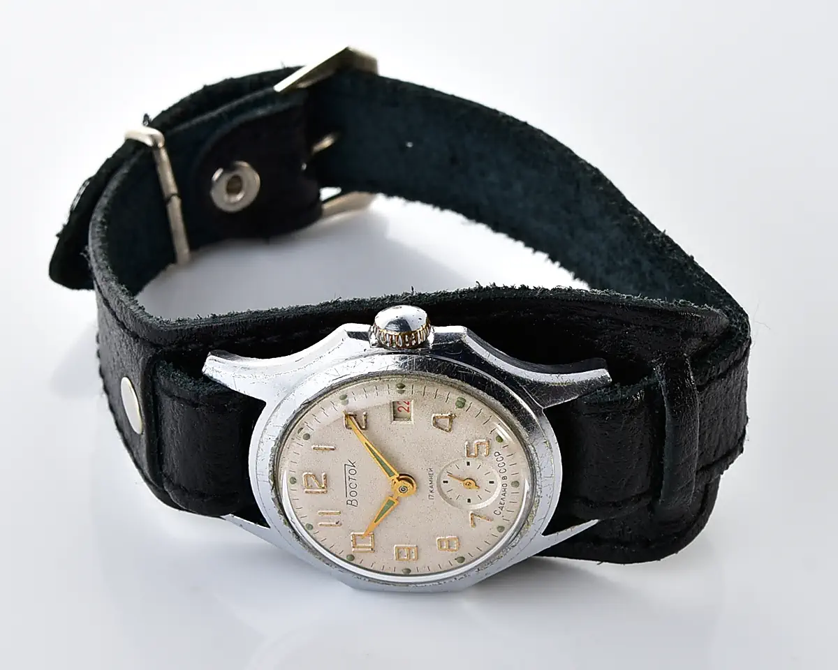 Vintage Soviet Vostok mechanical wristwatch - Image 5