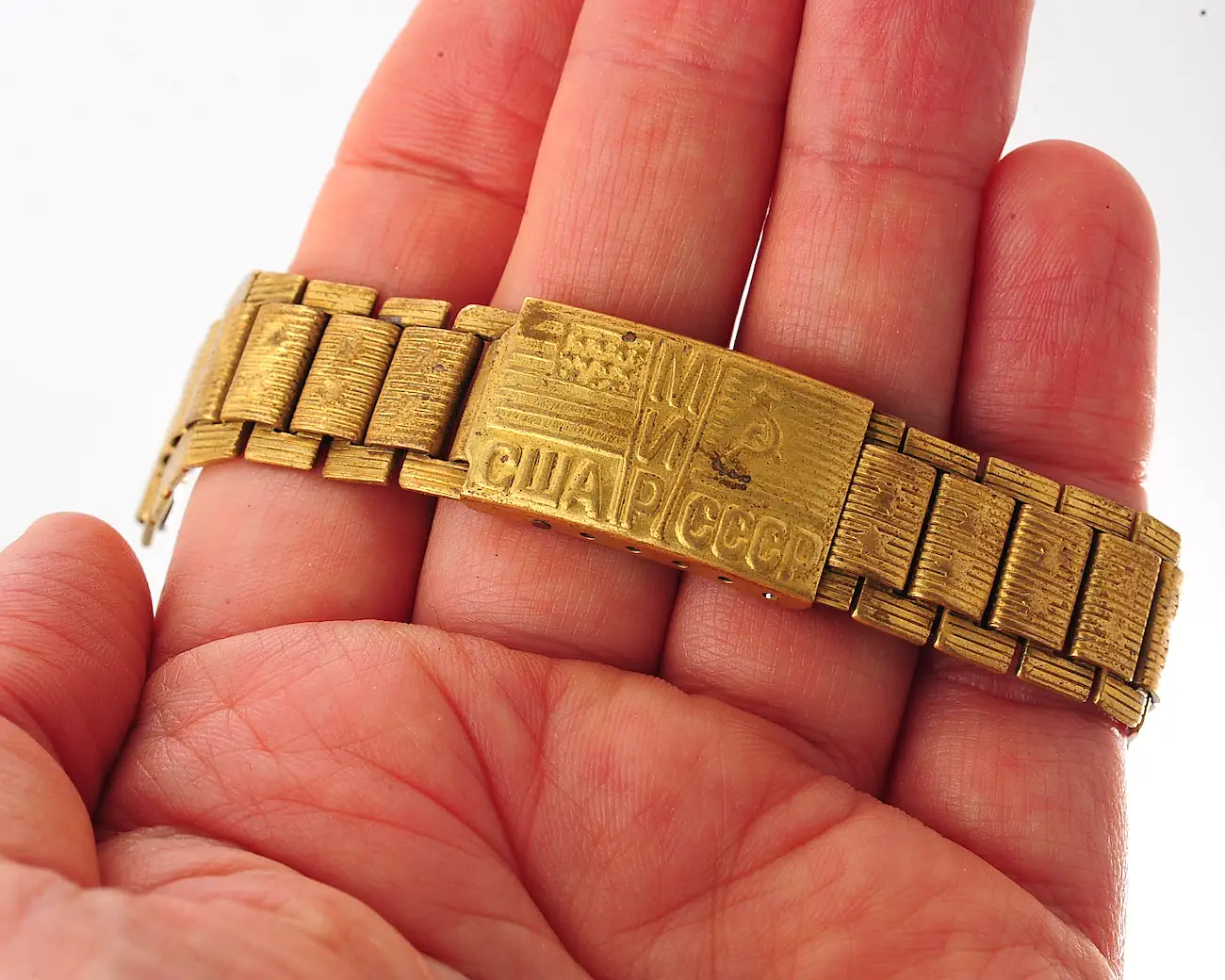 Vintage Soviet gold-plated 18mm x 150mm watch bracelet with «MIR» USA–USSR peace buckle - Image 4