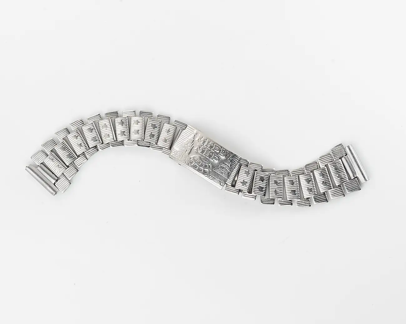 Vintage Soviet stainless steel 18mm x 175mm watch bracelet with «МИРУ – МИР» Kremlin & Capitol peace buckle